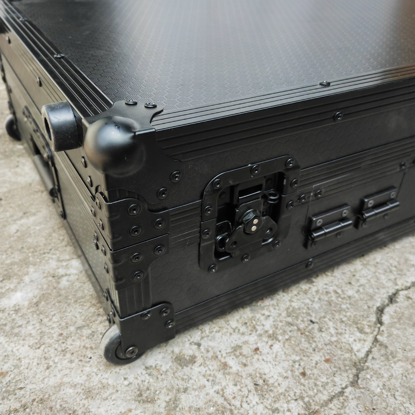 Custom DJ Flight Case for Pioneer DDJ1000, XDJ-RR, RX2, RX3, DDJ-800, FLX10, REV5/7, RANE ONE - Heavy Duty Protective DJ Controller Road Case