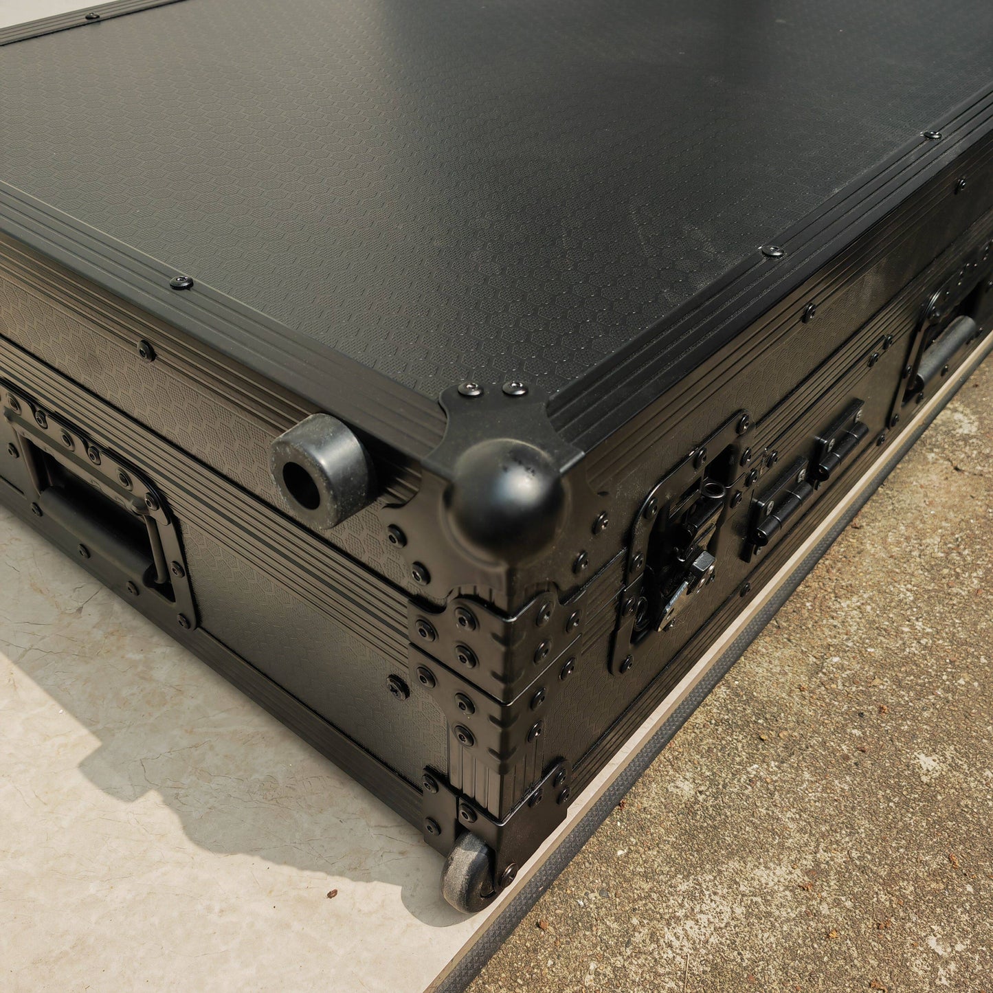 Custom DJ Flight Case for Pioneer DDJ1000, XDJ-RR, RX2, RX3, DDJ-800, FLX10, REV5/7, RANE ONE - Heavy Duty Protective DJ Controller Road Case