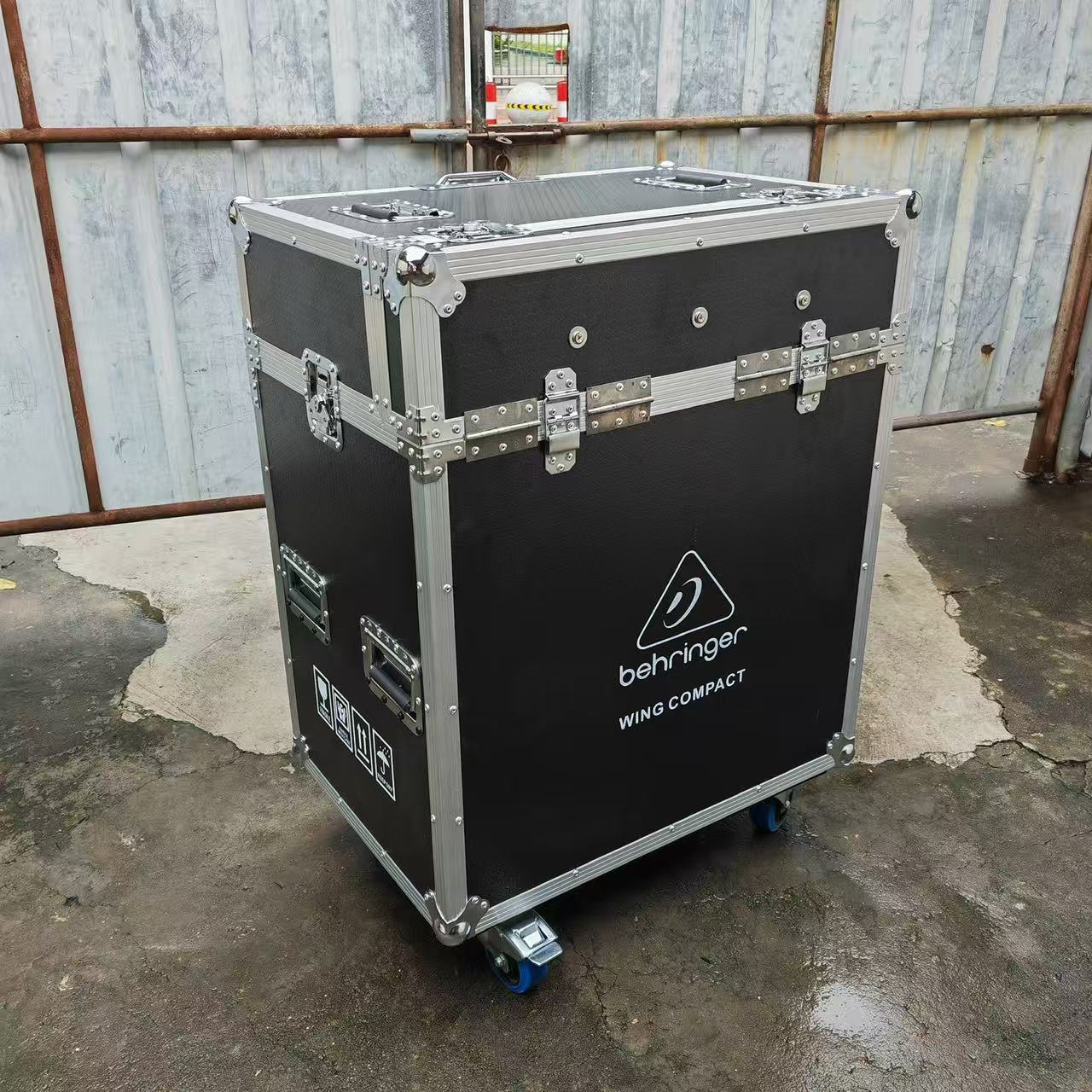 Hydraulic Flight Case for Behringer WING COMPACT
