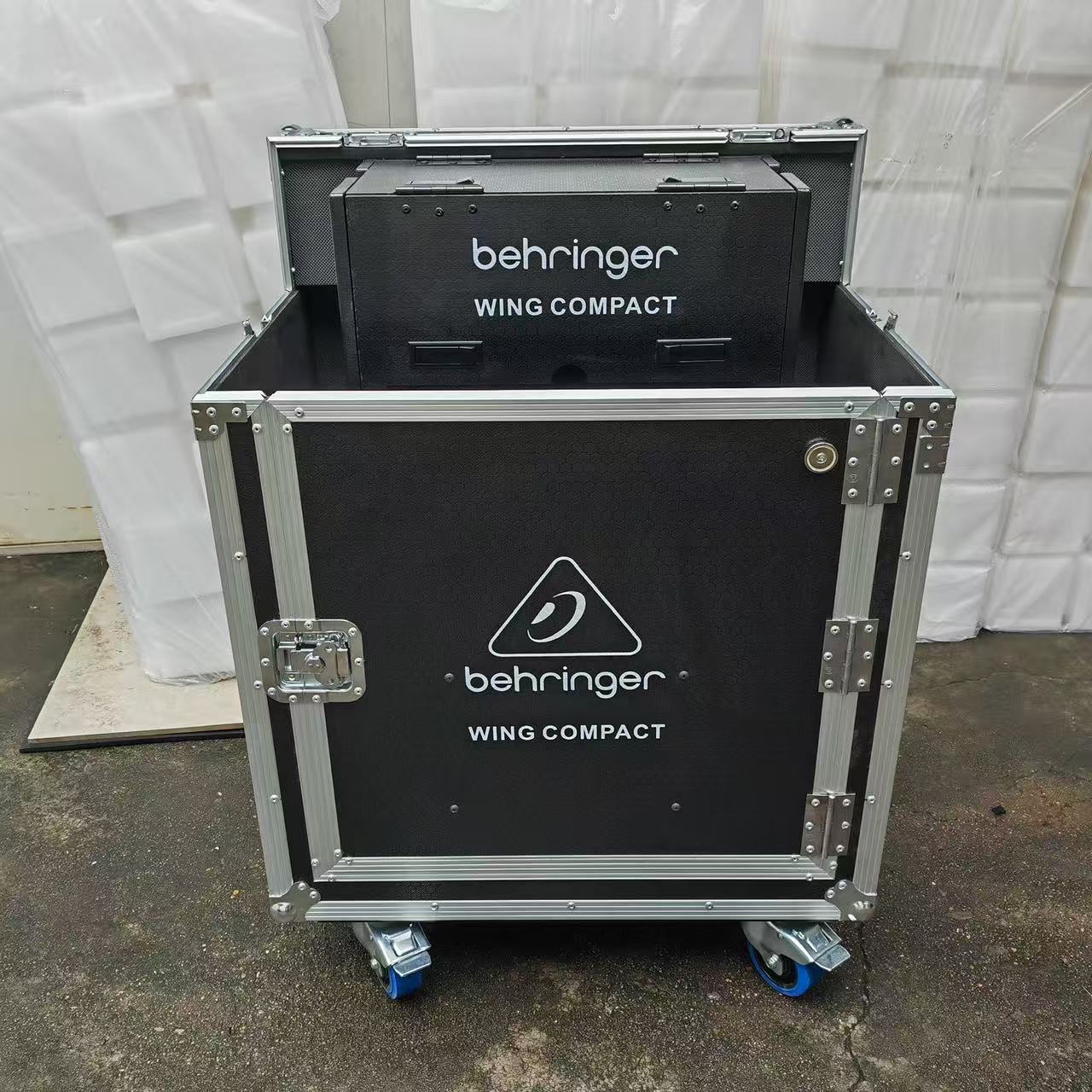 Hydraulic Flight Case for Behringer WING COMPACT