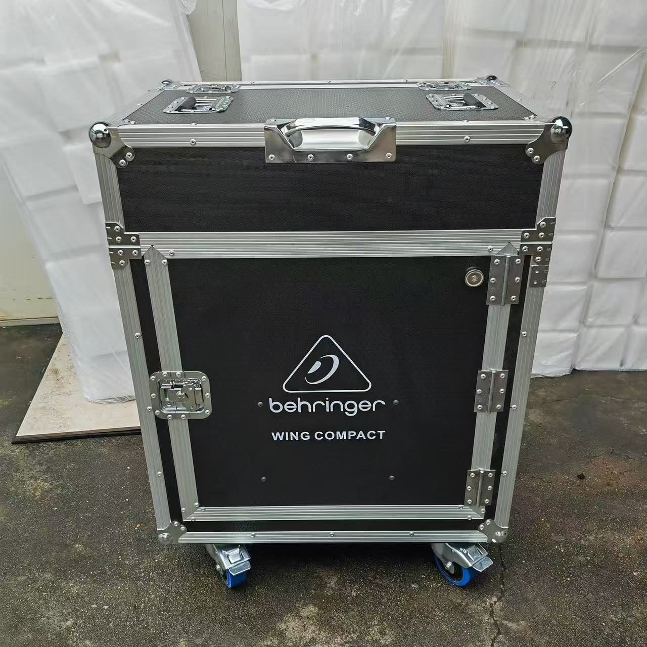 Hydraulic Flight Case for Behringer WING COMPACT
