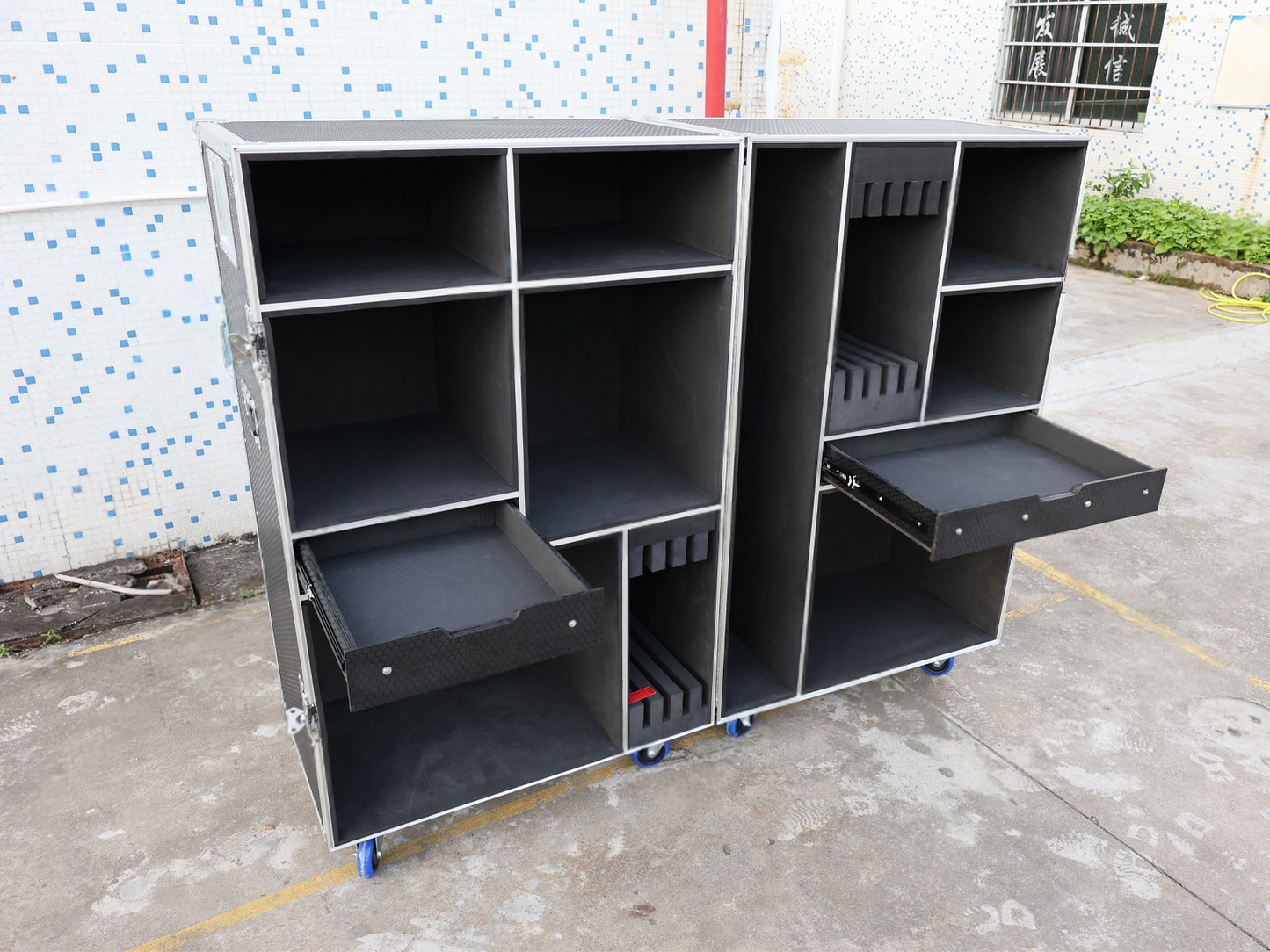 Custom Drum Kit Road Case with Multi-Compartment Storage