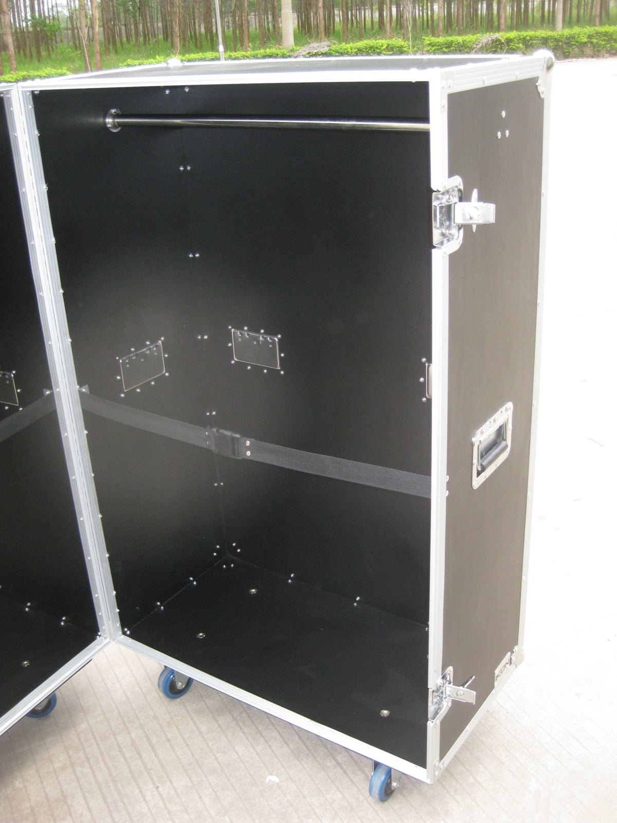Custom Double Wardrobe Flight Case with Hanging Rails