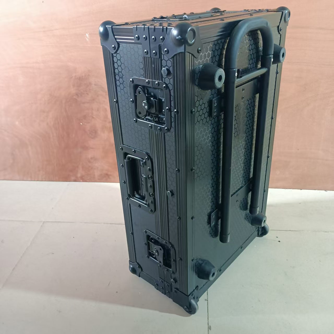 Custom Flight Case for Yamaha DM3 Mixer | Heavy Duty DJ Stage Road Case （With  Pull Rod)