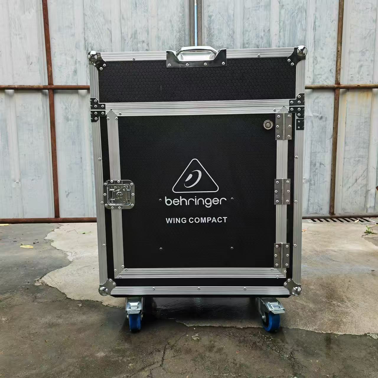 Hydraulic Flight Case for Behringer WING COMPACT