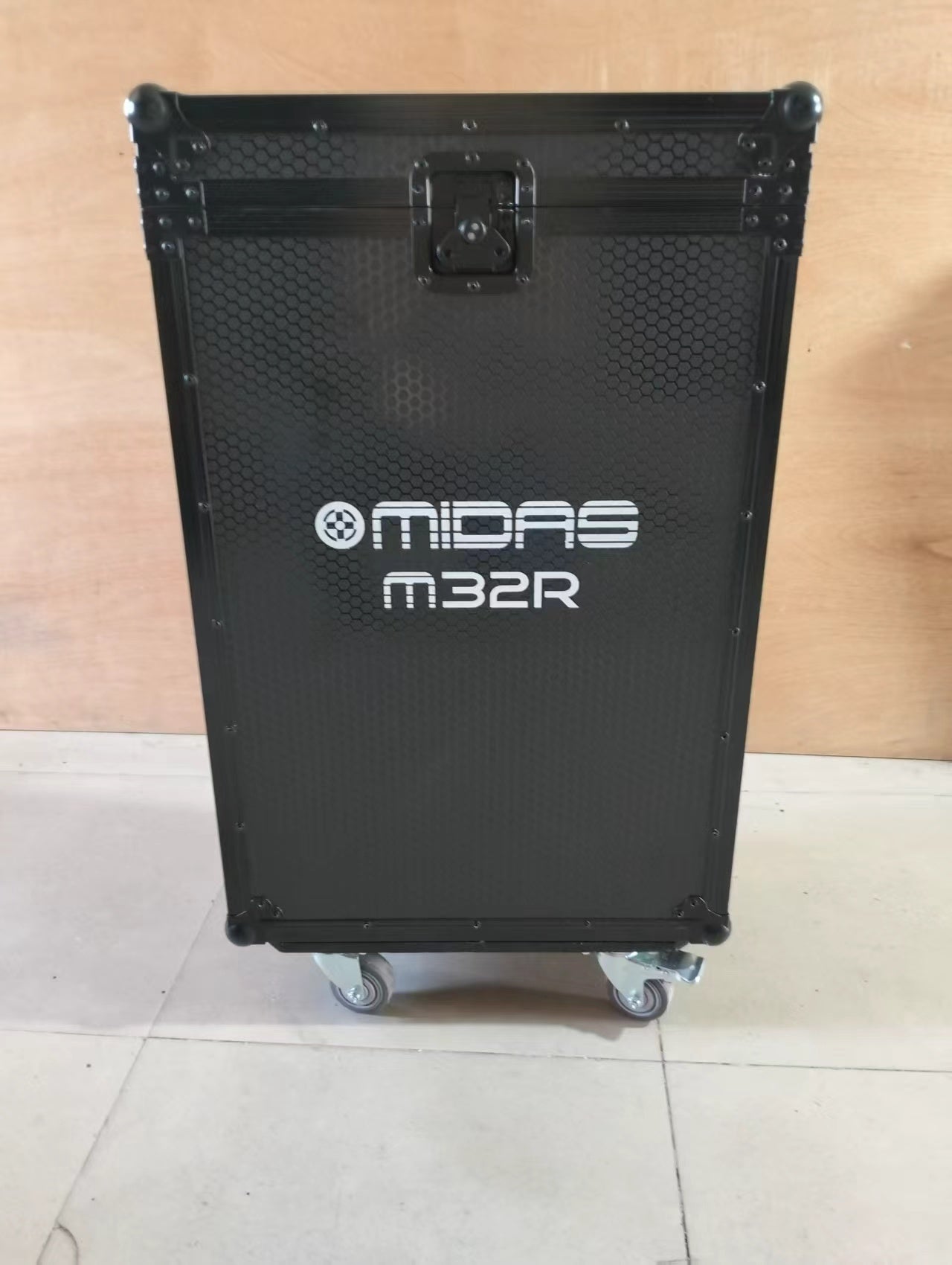 3-Door Flight Case for Midas M32R